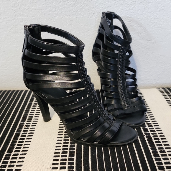 Simply Vera Vera Wang Shoes - Simply Vera Vera Wang Black Strappy Heels